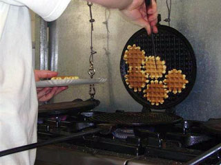 Herstellung der Canestrelli del Piemonte