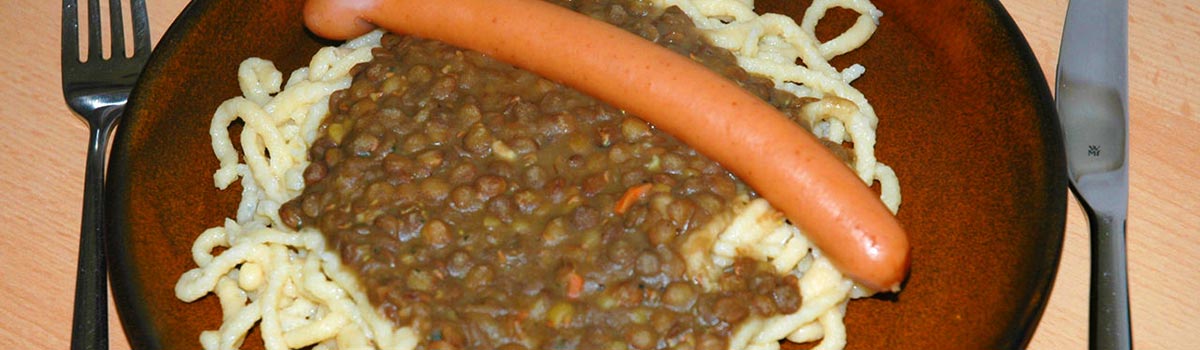 Klassiker: Linsen & Spätzle mit Seidenwürstchen