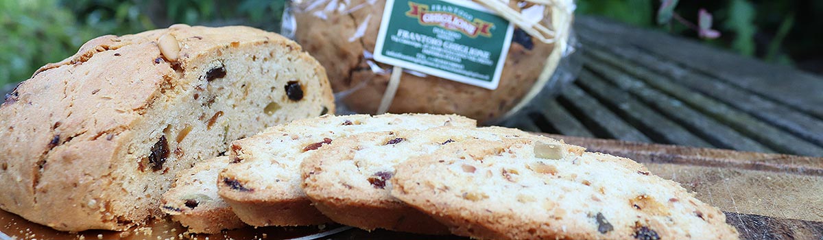 Pane di Pescatore - Mürber Kuchen mit Pinienkernen, kandierten Früchten und Rosinen