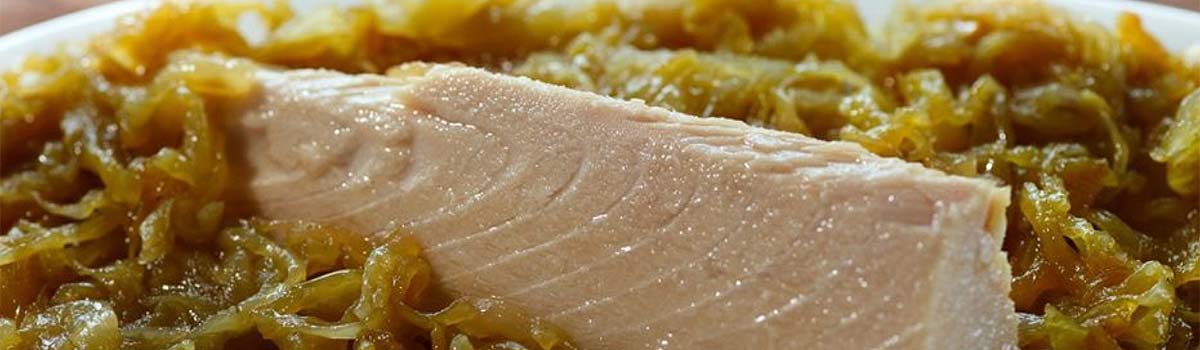 Lomo de Atún Encebollado - Thunfischfilet mit Zwiebeln